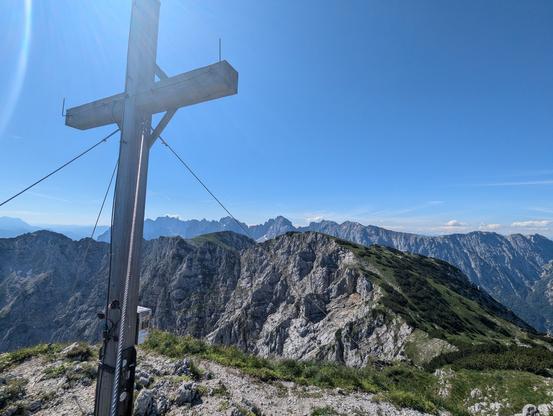 Cross marking the summit of my tour today at Pyramidenspitze. The view towards the south shows a lot higher mountain tops