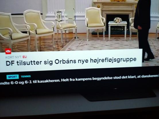 Overskrift:" DF tilsutter sig Orbáns nye højrefløjsgruppe." Stavefejlen gør det umuligt ikke at grine. Jeg kan se et billede jeg ikke burde havde i mit hoved.