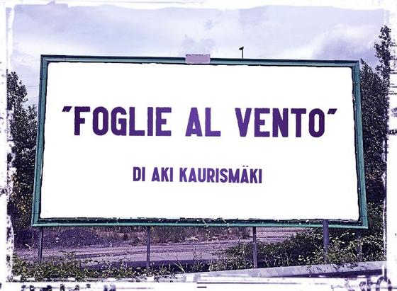 L'immagine digitale riproduce un cartellone pubblicitario stradale con la scritta: "Foglie al vento di Aki Kaurismäki"