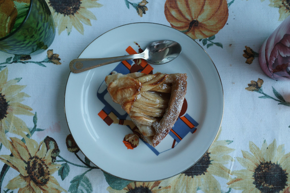 A plate with a slice of apple pie and a spoon