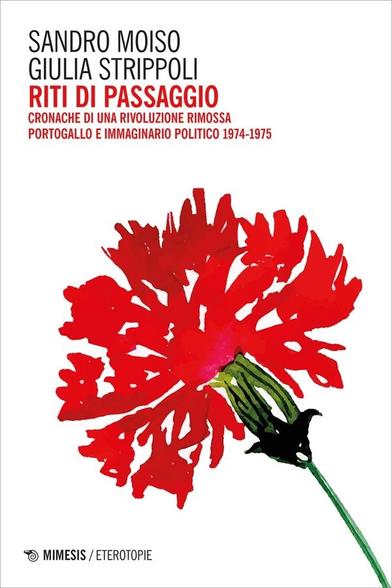 Capa do livro "Riti di passaggio. Cronache di una rivoluzione rimossa. Portogallo e immaginario politico. 1974-1975", de Giulia Strippoli e Sandro Moiso. Publicado pela Mimesis, em Itália. A capa inclui uma ilustração representando um cravo vermelho.