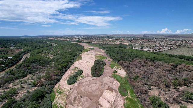photo - dry Rio Grande River, New Mexico