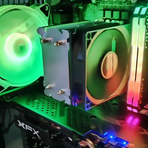 The glowing inside of my daughters (gaming) PC