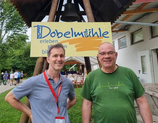 Mit Edgar vor dem Schild Dobelmühle