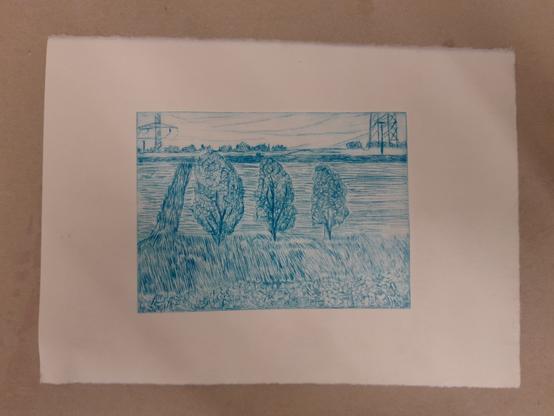 Stichdruck in blaugrün einer Radierung dieser Landschaft.
