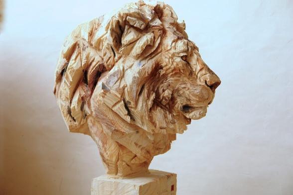 Les-sculptures-a-la-tronconneuse-de-Jurgen-Lingl-Rebetez-5