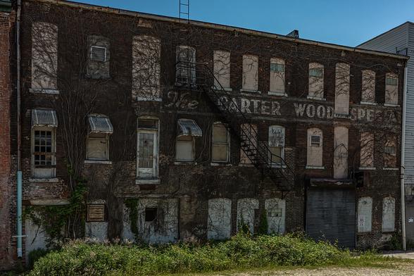 Carter Wood Special..
Water Street
May 25, 2024
.
I've shot this building a couple times in the past but of all the dozens of times that I have been down here, this is the first time that there wasn't cars, dumpsters, tow trucks, etc., blocking the façade Yay!