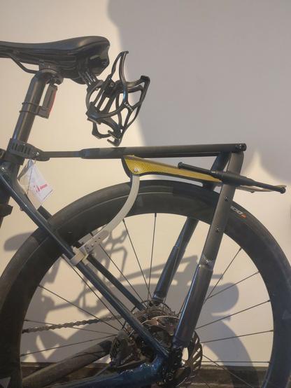 Der verbaute Gepäckträger am Fahrrad