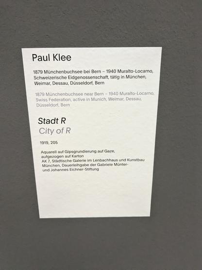 Photo of the Lenbachhaus description of "City of R" by Paul Klee