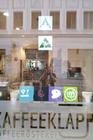 Wie wärs mit einer Ausstellung meiner Acrylbilder in Deiner Stadt ?