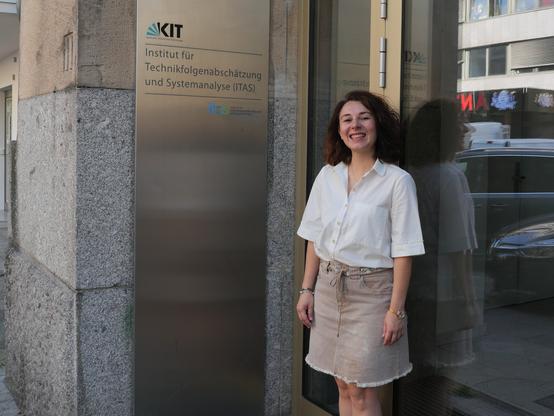 Prof. Mine Güngörmüsler in front of the ITAS building in Karlsruhe