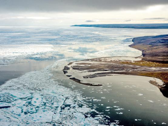 aerial photo - oblique - hydrology & ice 
 - Thomsen River Estuary, Banks Island, Arctic, Canada