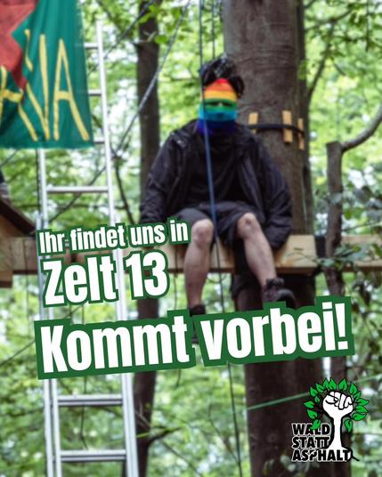 Mensch sitzt auf Struktur