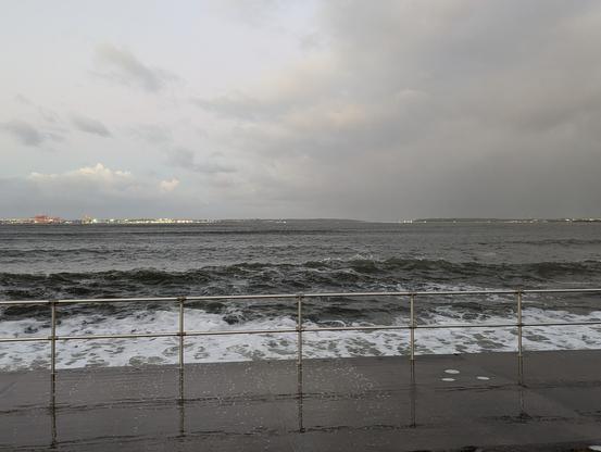 Botany bay foreshore at a really high tide with big swells coming in