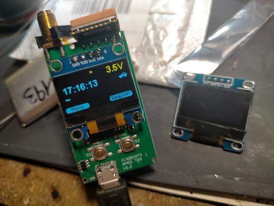 picoaprs V1 with dual color screen. on right the brocken screen