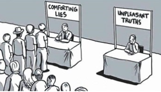 Twee loketten: links 'comforting lies' waar iedereen voor in de rij staat en rechts 'unpleasant truths' die schijnbaar/blijkbaar niemand wil horen, althans voor dit loket geen rij en de persoon is zich aan het vervelen.