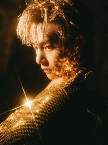 taehyung in gold sparkly lamé