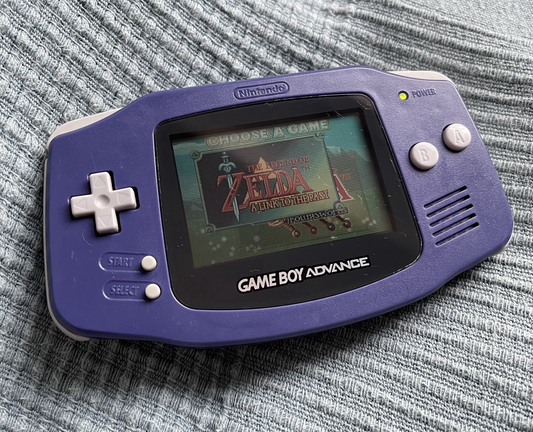 consola portátil (nintendo game boy advance) com ecrã de título de Link to the Past