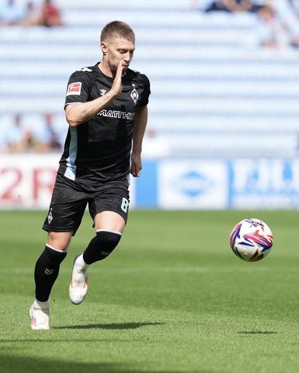 Mitchell Weiser setzt zum Schuss an.