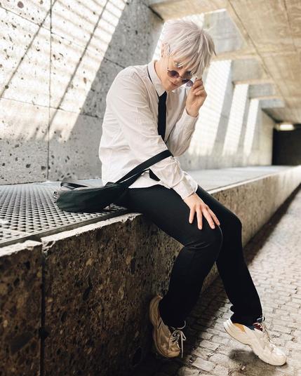 Photo shared by 𝘀𝗶𝗹𝗹𝘆 𝗹𝗶𝗹 𝗰𝗼𝘀𝗽𝗹𝗮𝘆𝘀 👉👈 on July 22, 2024 tagging @maria_oira. May be an image of 1 person, blonde hair, bangs and bolo tie.