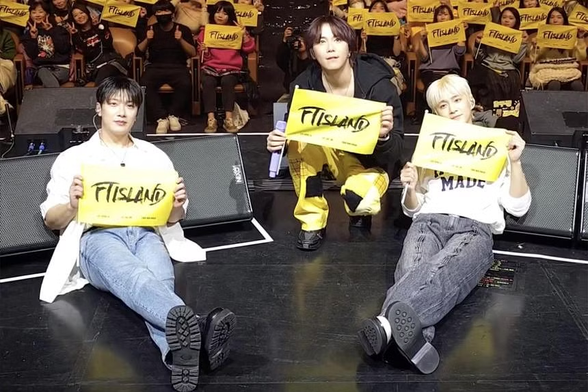 FTIsland with Yellow Flags and their fans