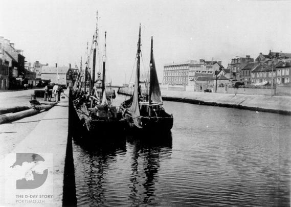 historic photograph / postcard - French harbour / port, pre-WW2