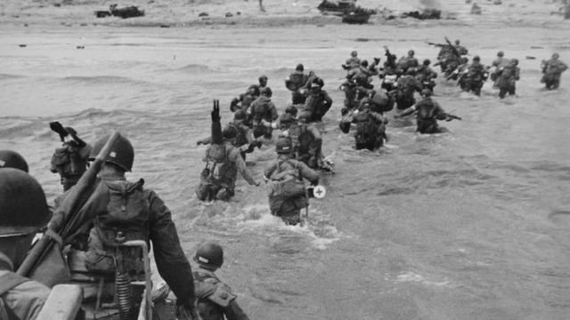 historic photo - Troops of the US 7th Corps wading ashore on Utah Beach, Normandy, France, 1944 - D-Day