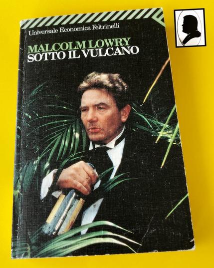 La foto ritrae la copertina del romanzo con una immagine di Albert Finney che veste i panni del protagonista nel film fatto nel 1984.