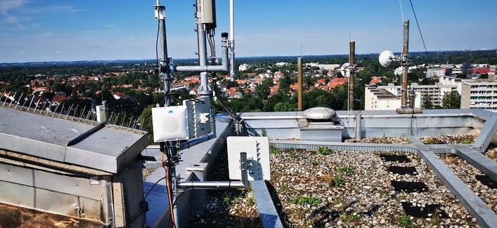 LoraWAN Gateway Standort auf einem Hochhausdach in Puchheim