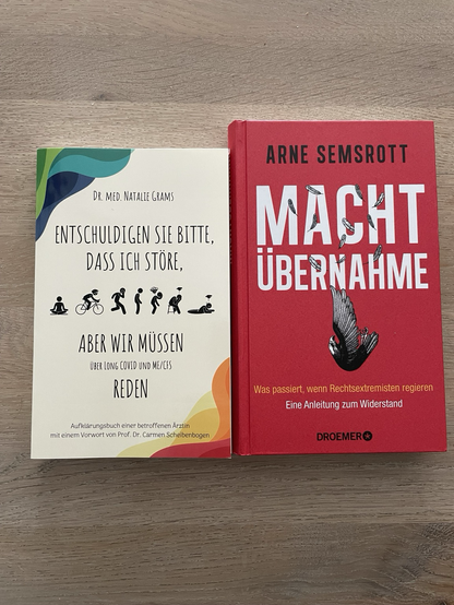 Zwei Bücher „Machtübernahme“ und „Entschuldigen Sie Bitte,…“