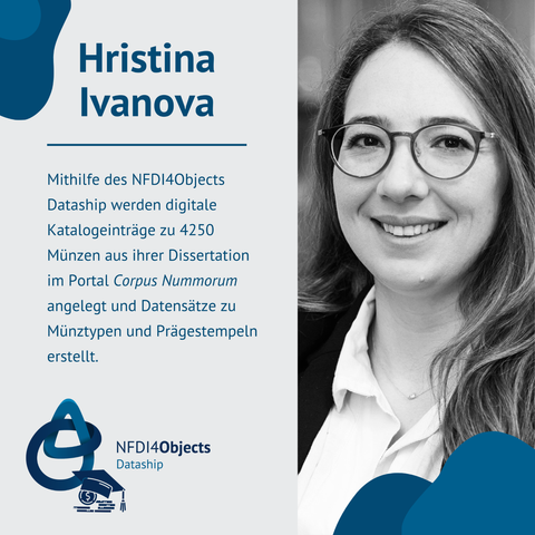 Die vierte Gewinnerin des NFDI4Objects Dataship ist im Profil in der rechten Bildhälfte zu erkennen. Sie trägt eine runde Brille. Das Foto ist in schwarzweiß.