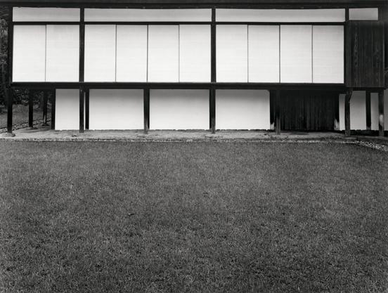 Yasuhiro Ishimoto. Katsura Imperial Villa, The New Palace and lawn, 1954 © Kochi Prefecture, Ishimoto Yasuhiro Photo Center