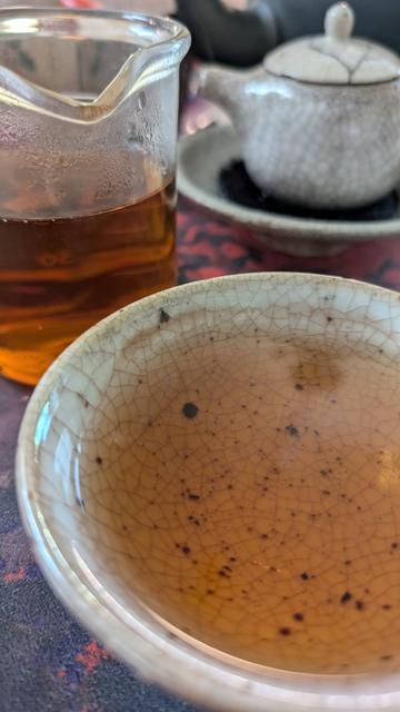 Black tea in a crackleware bowl.