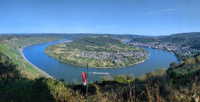Panoramabild der Rheinschleife bei Boppard.