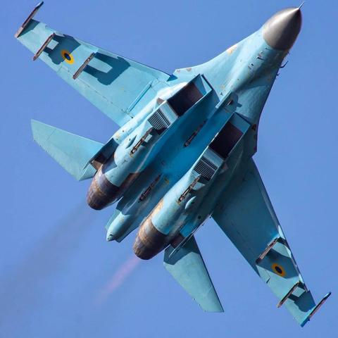 Ukrainian Air Force Sukhoi Su-27 performing at Belgian Air Force Days #avgeek #bafdays #belgium #aviation #military #su27 #flanker #sukhoi #sukhoi  #airshow #airshows #planes #airforce #aircraft #airplane #air #travel #blue #sky #ukraine #pilot #instaplane #instaaviation #україна