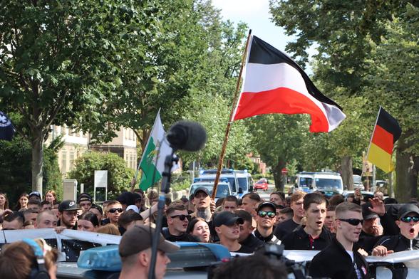 Neonazis, die in Bautzen auf den CSD trafen.