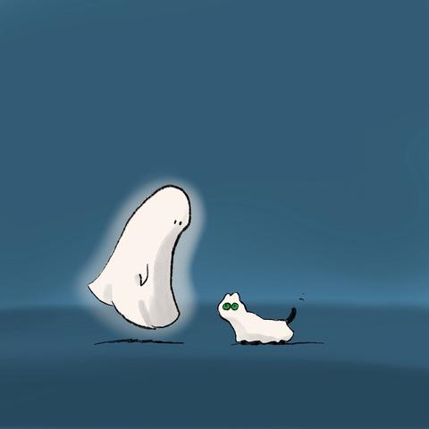 Das Gespenst schaut auf das kleine, bekloppte Kätzchen hinab, welches sich ein Bettlaken umgehängt hat, um auch ein Gespenst zu sein.