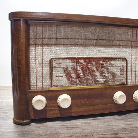 A old Bang &amp; Olufsen tube radio