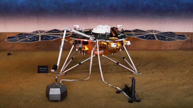 FILE PHOTO: A life-size model of the spaceship Insight, NASA's first robotic lander dedicated to studying the deep interior of Mars, is shown at Jet Propulsion Laboratory (JPL) in Pasadena, California, U.S. November 26, 2018. REUTERS/Mike Blake/File Photo
© Thomson Reuters