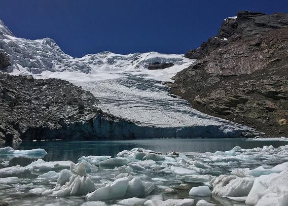 photo - Queshque Glacier, located in the Peruvian region of the Andes mountains, is one of four tropical glaciers where researchers collected samples of bedrock to better understand how glacial extent has changed during the past 12 000 years.