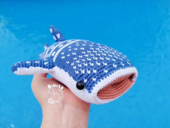 Amigurumi tiburón ballena, tejido @dinosalabs, patrón " the kotton kaboodle"