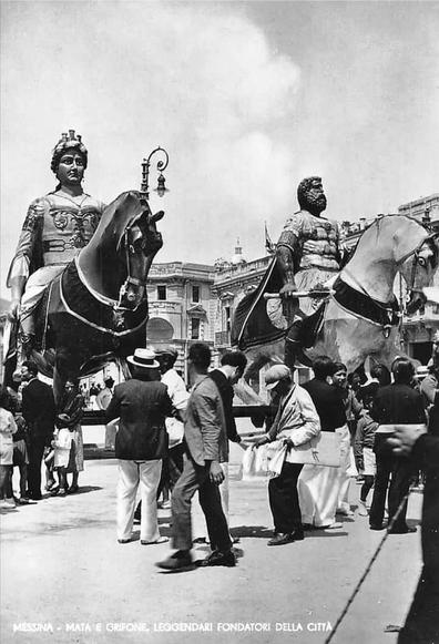 Sicilia, città di Messina, le gigantesche statue di Mata e Grifone, portate in processione