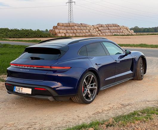 Porsche Taycan 4S Cross Turismo #photography #germany #porsche #auto #car #cars #crossturismo #highlight #porschetaycan #taycan (Flickr 22.04.2022) https://www.flickr.com/photos/7489441@N06/52083992378