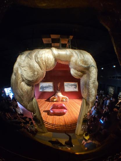 Interno del museo Dalí di Figueres