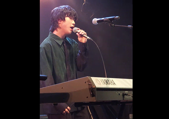 Sion perfomring onstage.