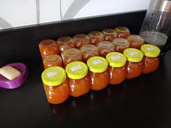 18 pots de confiture de mirabelles résultat de la préparation