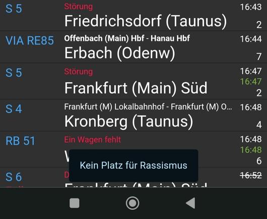 Fahrplanauskunft auf bahn.expert mit unten eingeblendeten Kasten. Darin steht: "Kein Platz für Rassismus".