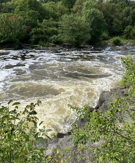 Fast moving water at Hogs Back Dam
