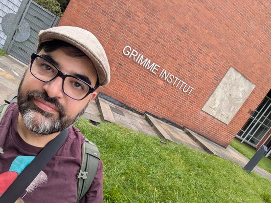 Keywan vor dem Grimme Institut