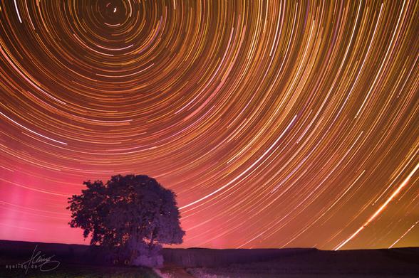 same scene without meteors, but stars are aligned to form a wheel of motion around polaris